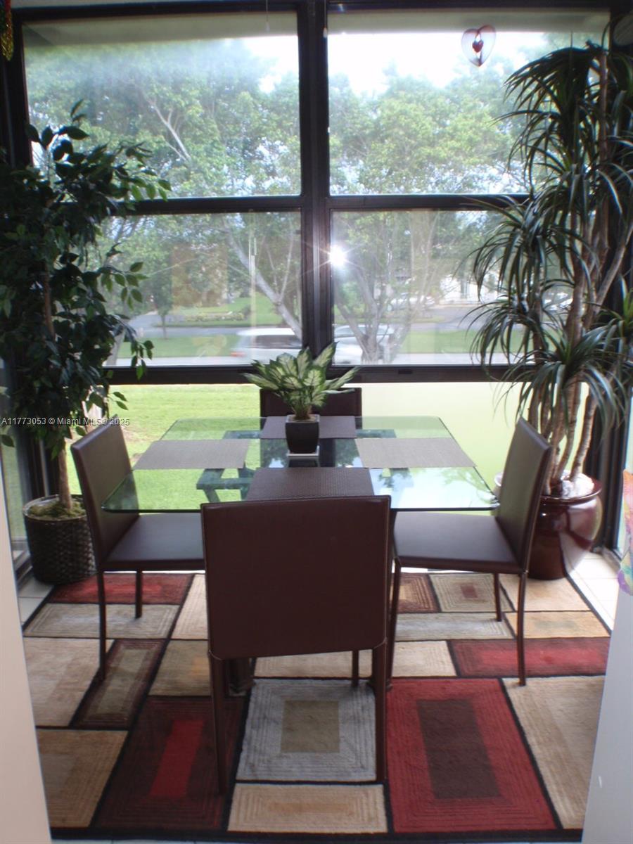 PALM VILLAS CONDO APTS - Residential Lease
