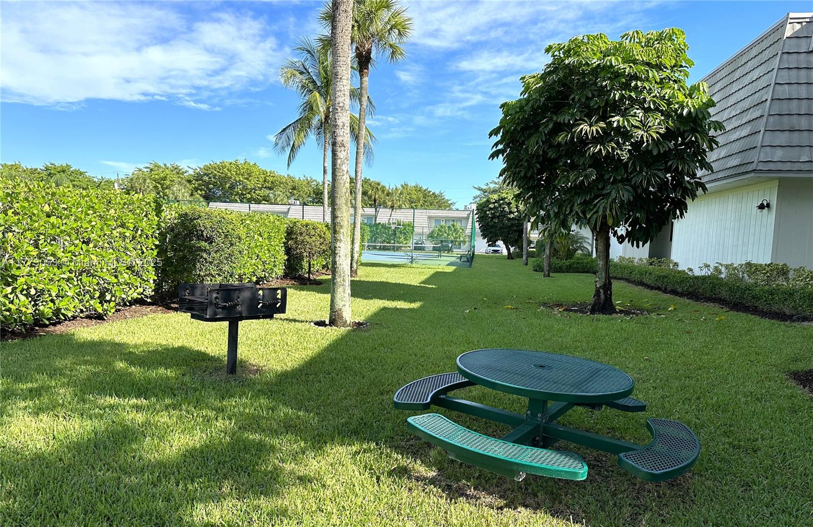 PALM VILLAS CONDO APTS - Residential Lease