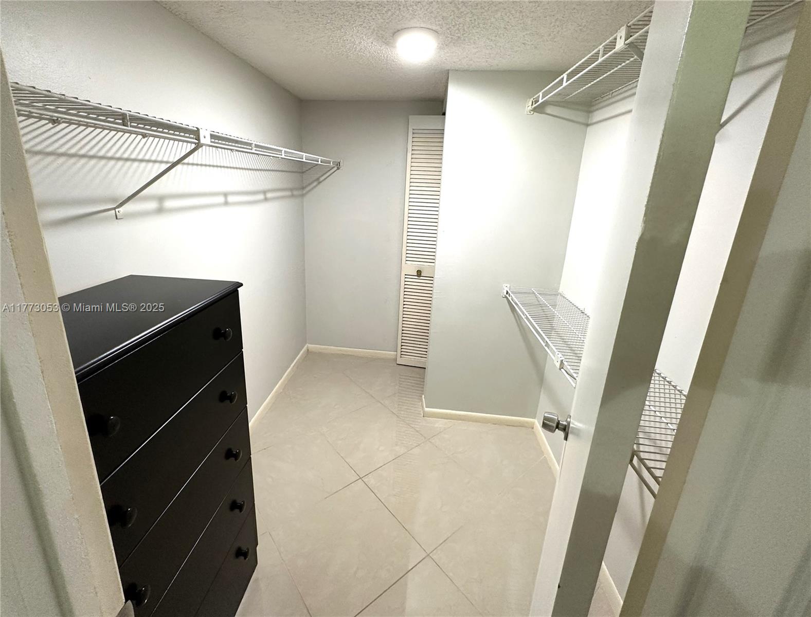 PALM VILLAS CONDO APTS - Residential Lease