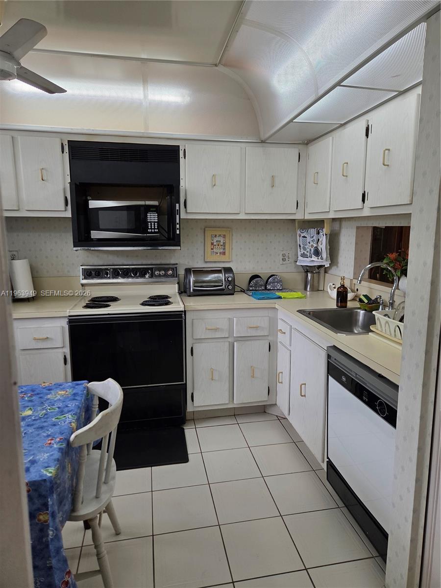 GREENS CONDO APTS PHASE I - Residential