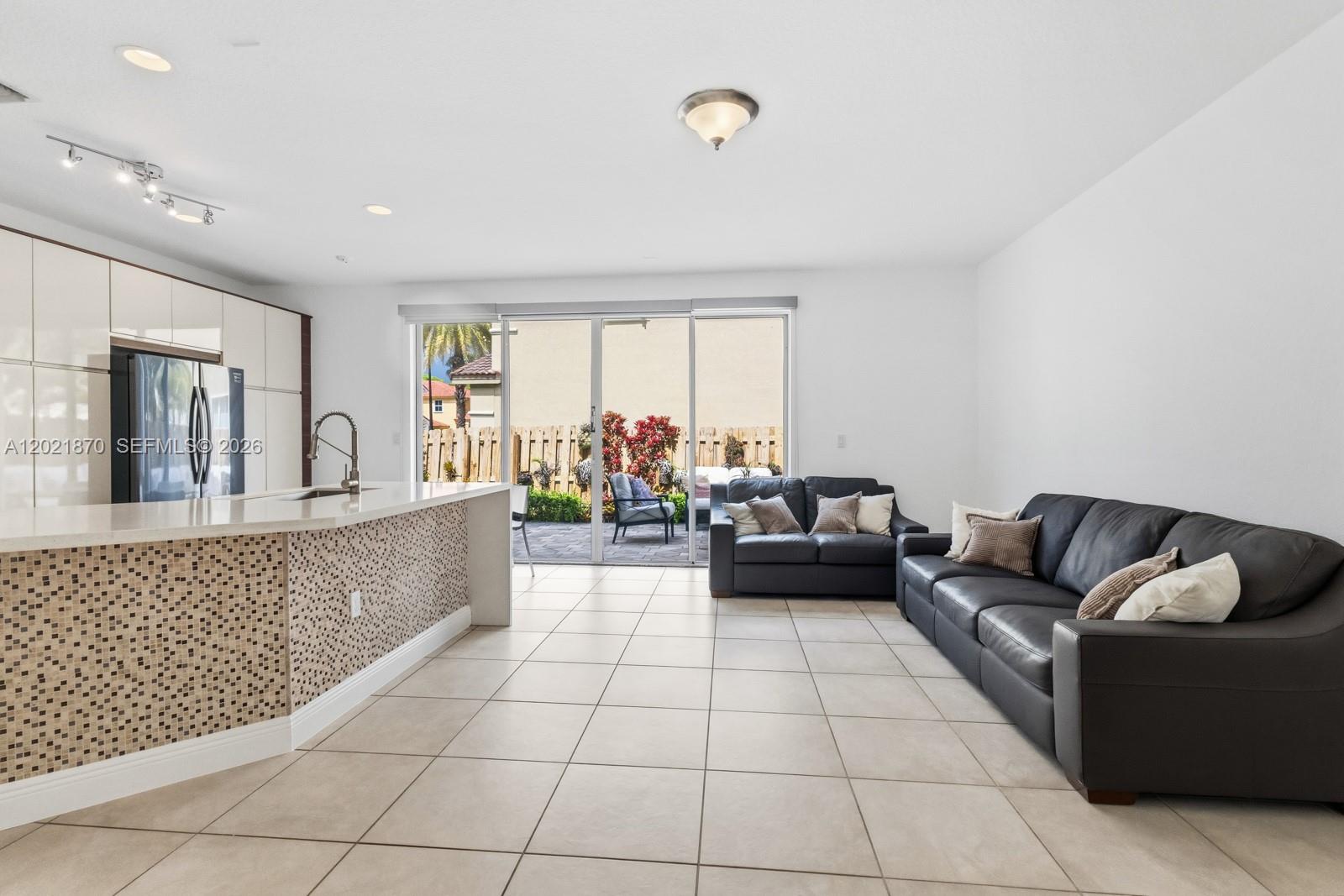 ISLANDS AT DORAL TOWNHOME - Residential