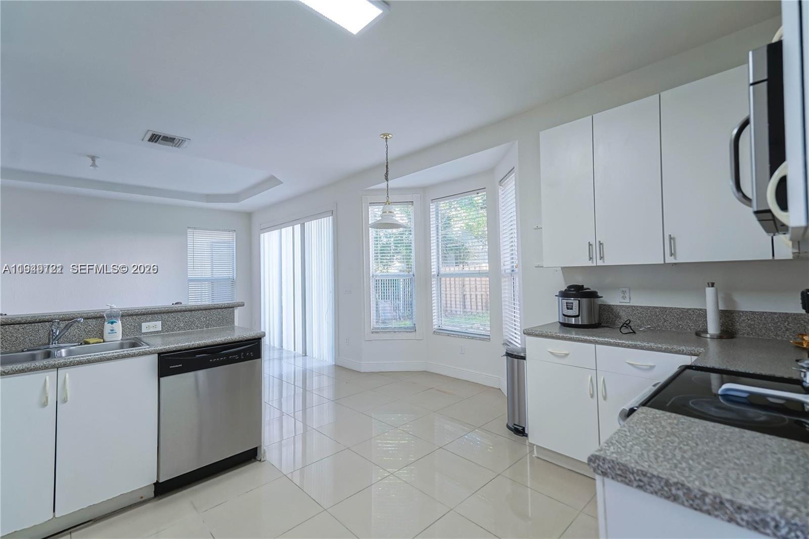 PORTOFINO ESTATES - Residential Lease