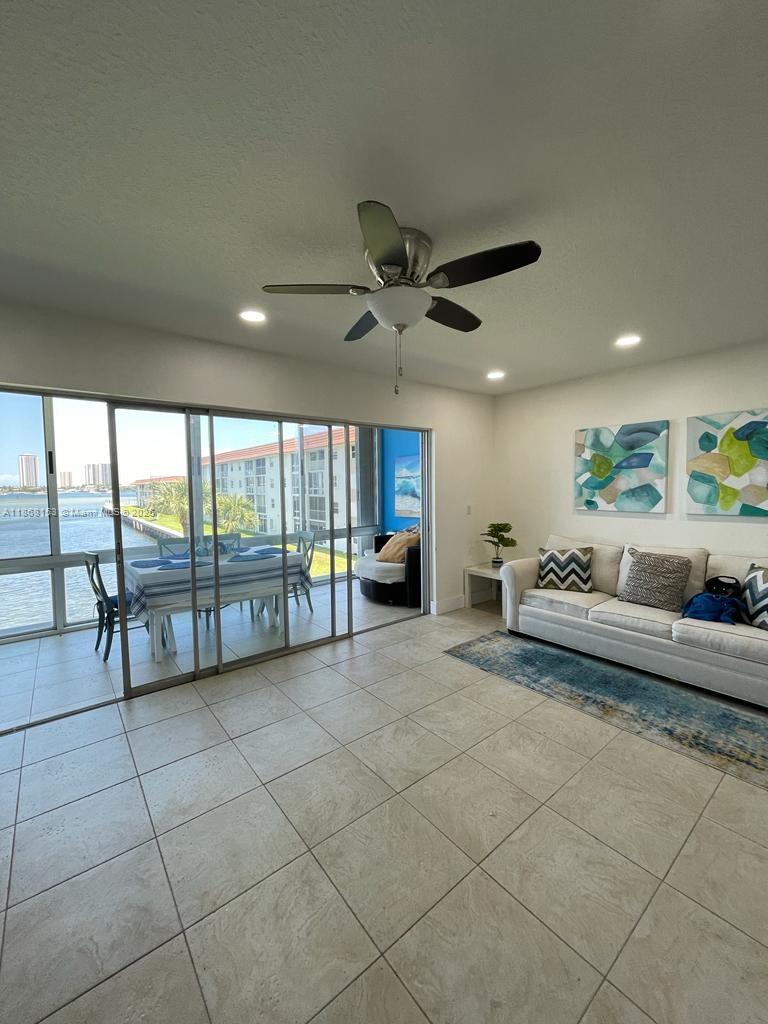 WILSHIRE NORTH CONDOS - Residential Lease