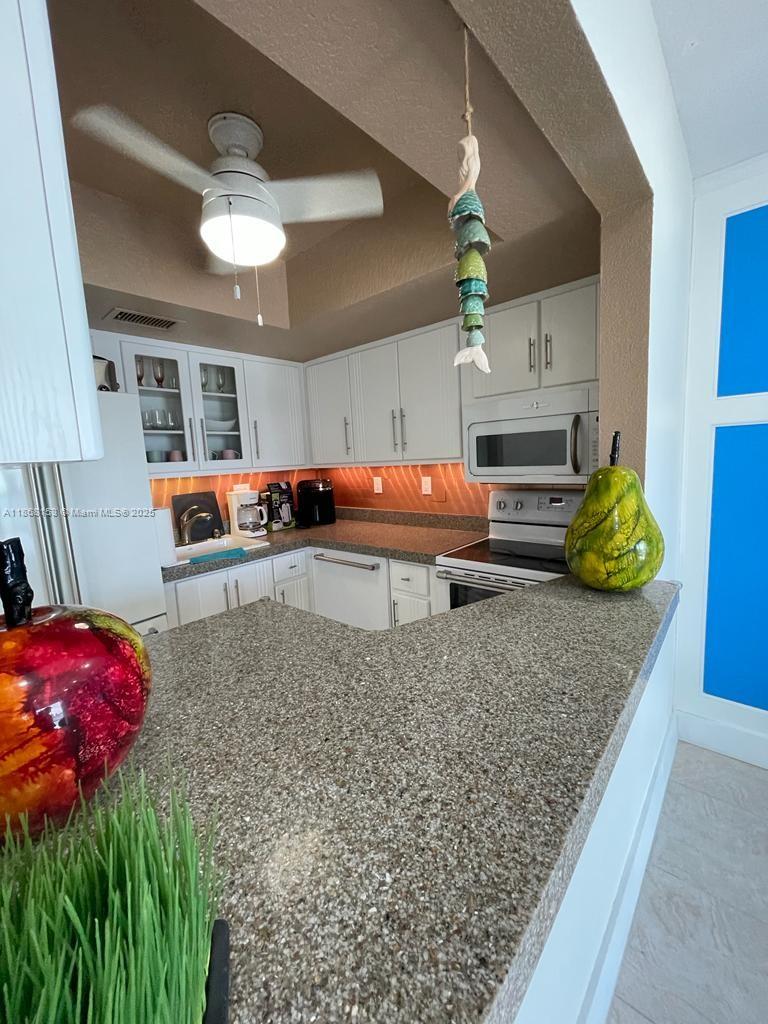 WILSHIRE NORTH CONDOS - Residential Lease