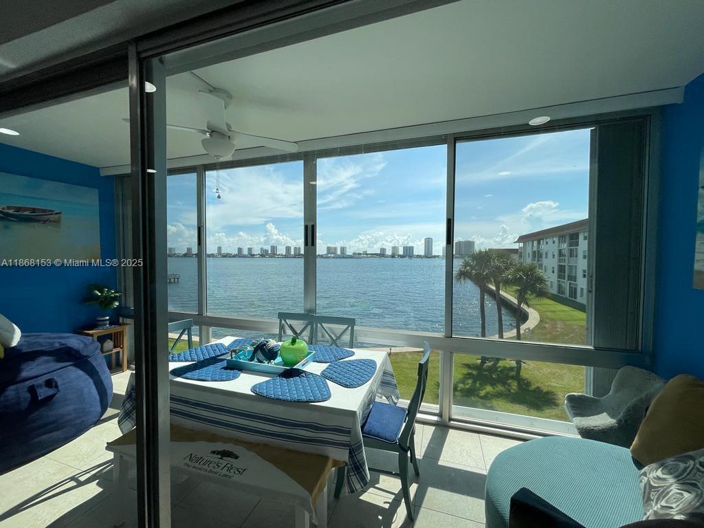WILSHIRE NORTH CONDOS - Residential Lease