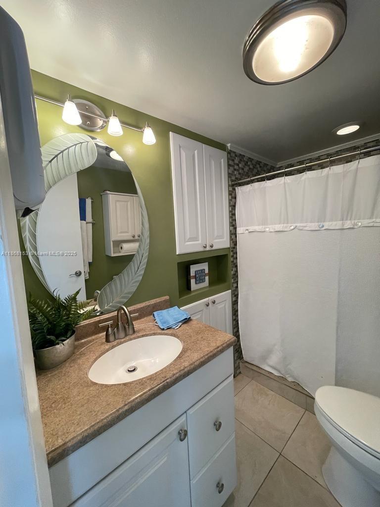 WILSHIRE NORTH CONDOS - Residential Lease