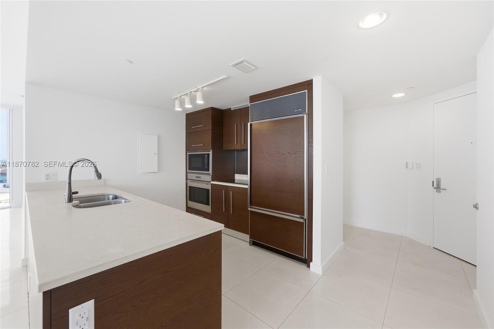 ICON BRICKELL CONDO NO 1 - Residential
