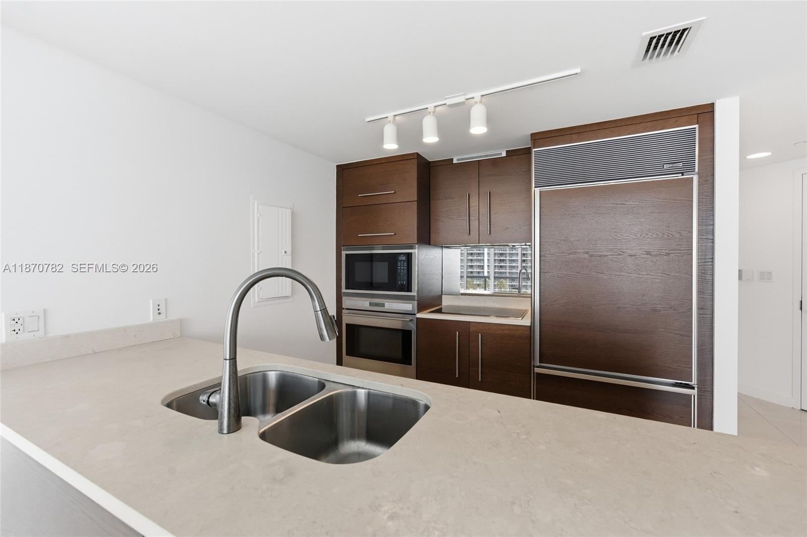 ICON BRICKELL CONDO NO 1 - Residential
