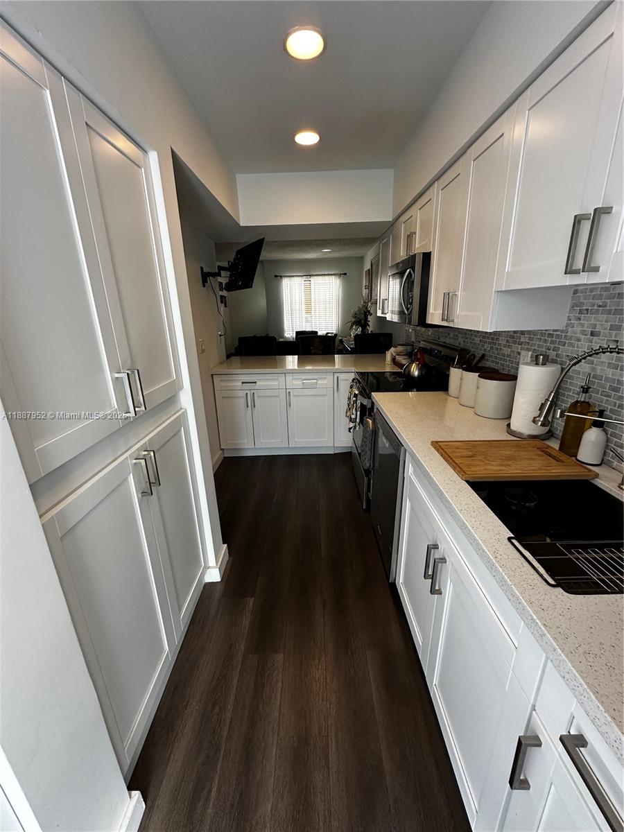 HAYLOFTS OF CORAL SPRINGS - Residential Lease