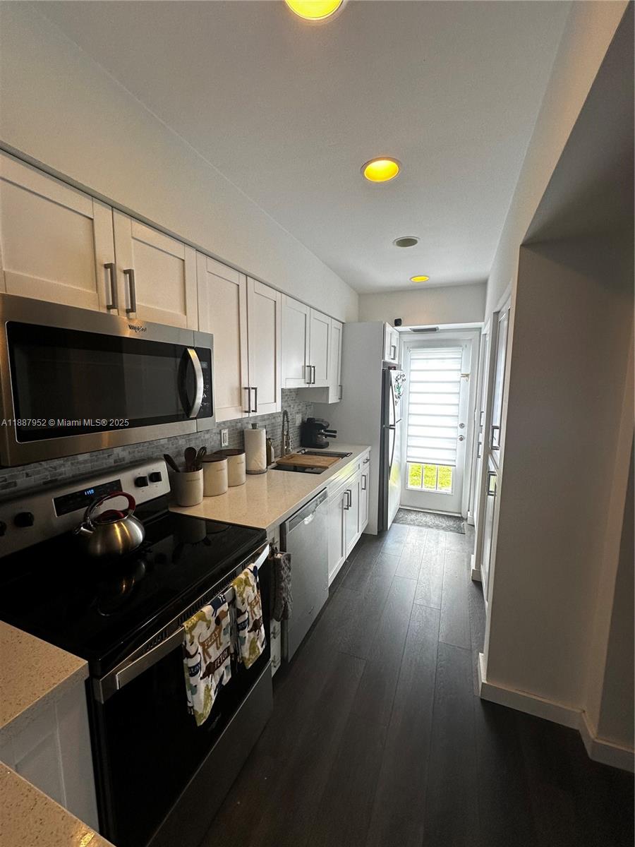 HAYLOFTS OF CORAL SPRINGS - Residential Lease
