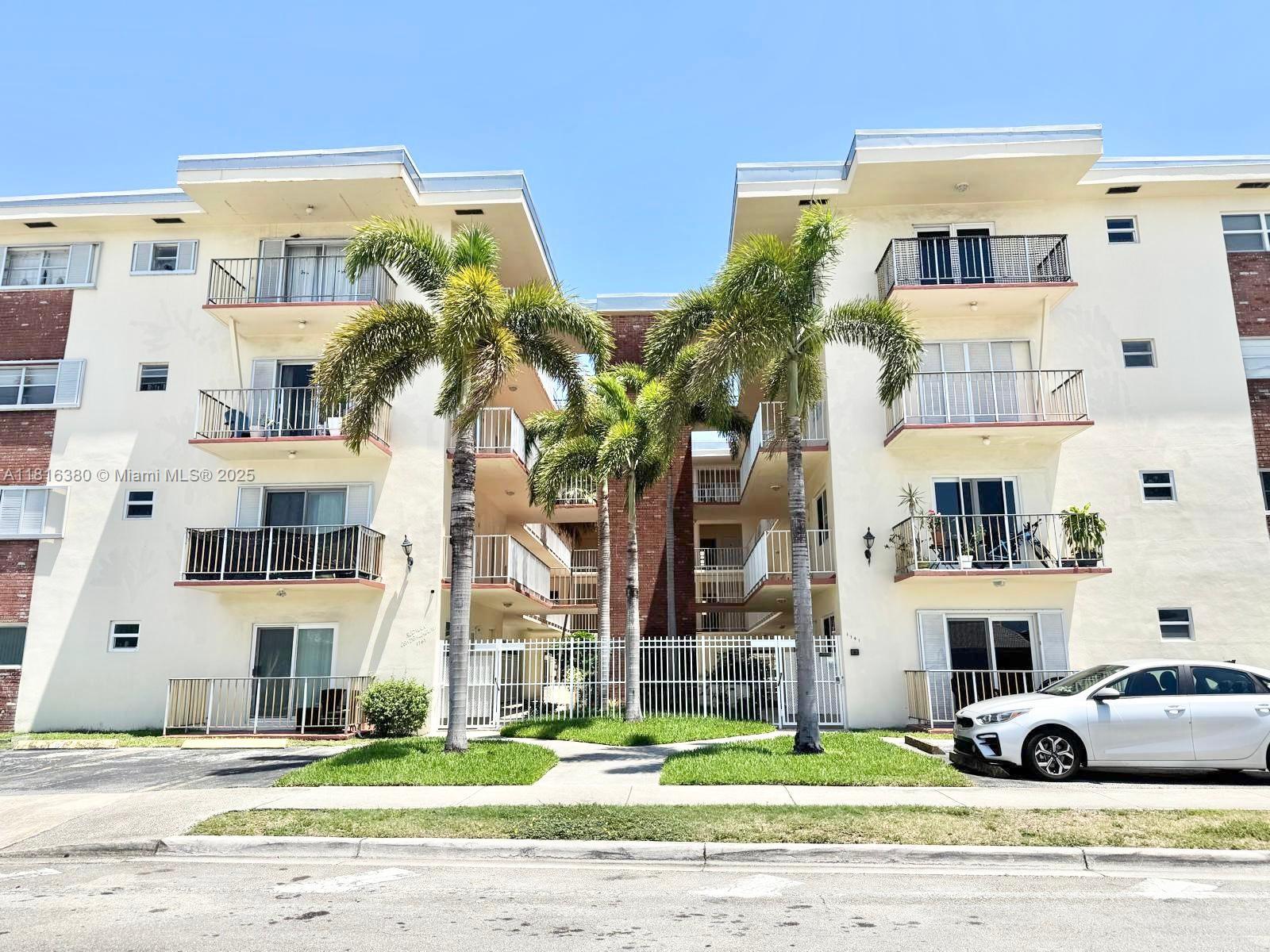 1747 Rodman St 203, Hollywood, Broward County, Florida - 1 Bedrooms  
2 Bathrooms - 