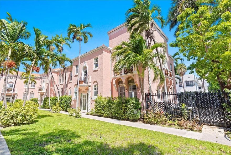 Spacious studio in the most gorgeous building in south Beach. The landmark Palm Gardens that has been in many publications. Fully FURNISHED..Move in with your luggage.
Studio has windows on both sides of the apartment that makes it very bright , overlooking the street and the garden area. AC Unit is 9 months old. Can be sold furnished or unfurnished too.

Washer/dryer in the condo.
Very quiet with great neighbors .