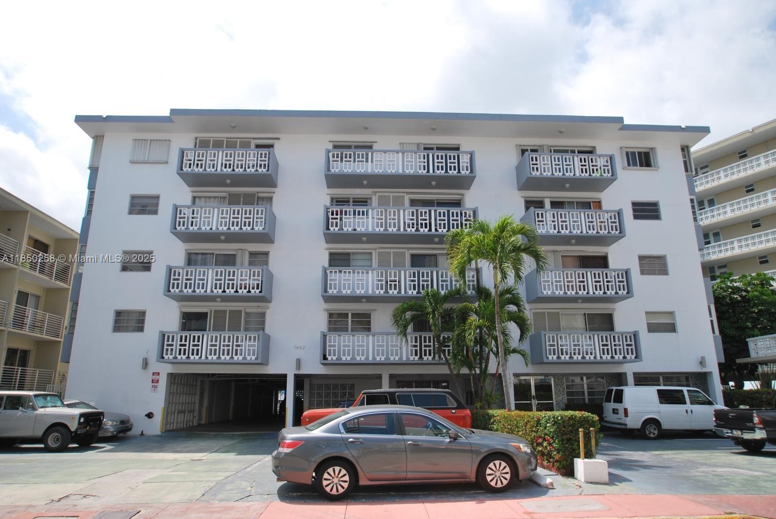 1662 Lincoln Ct 402