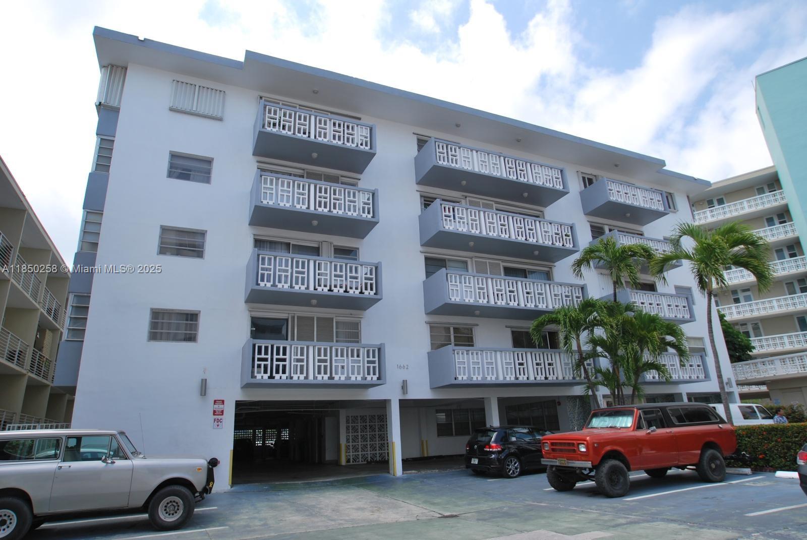 1662 Lincoln Ct 402