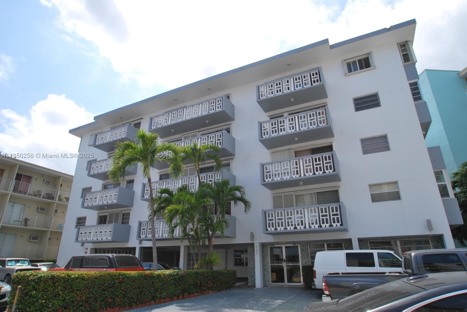 For Rent 1bed/1bath plus den condo in Miami Beach on a waterfront building. Cozy apartment with a den for a home office or second bedroom. Great location, walking distance to Lincoln Rd, restaurants, and shopping. Waterfront pool. REQUIREMENTS: Screening reports for all adults, a credit score of 620+, and income of at least 3 times the rent (last 3 pay stubs). MOVE IN COST: 1st month rent, 1 month security deposit, and application/processing fees.