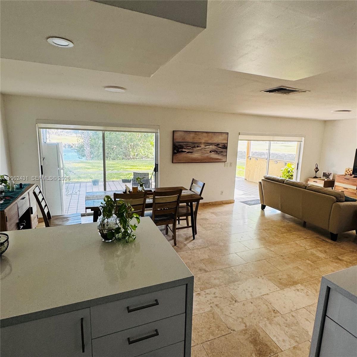 THE TWINS - Residential