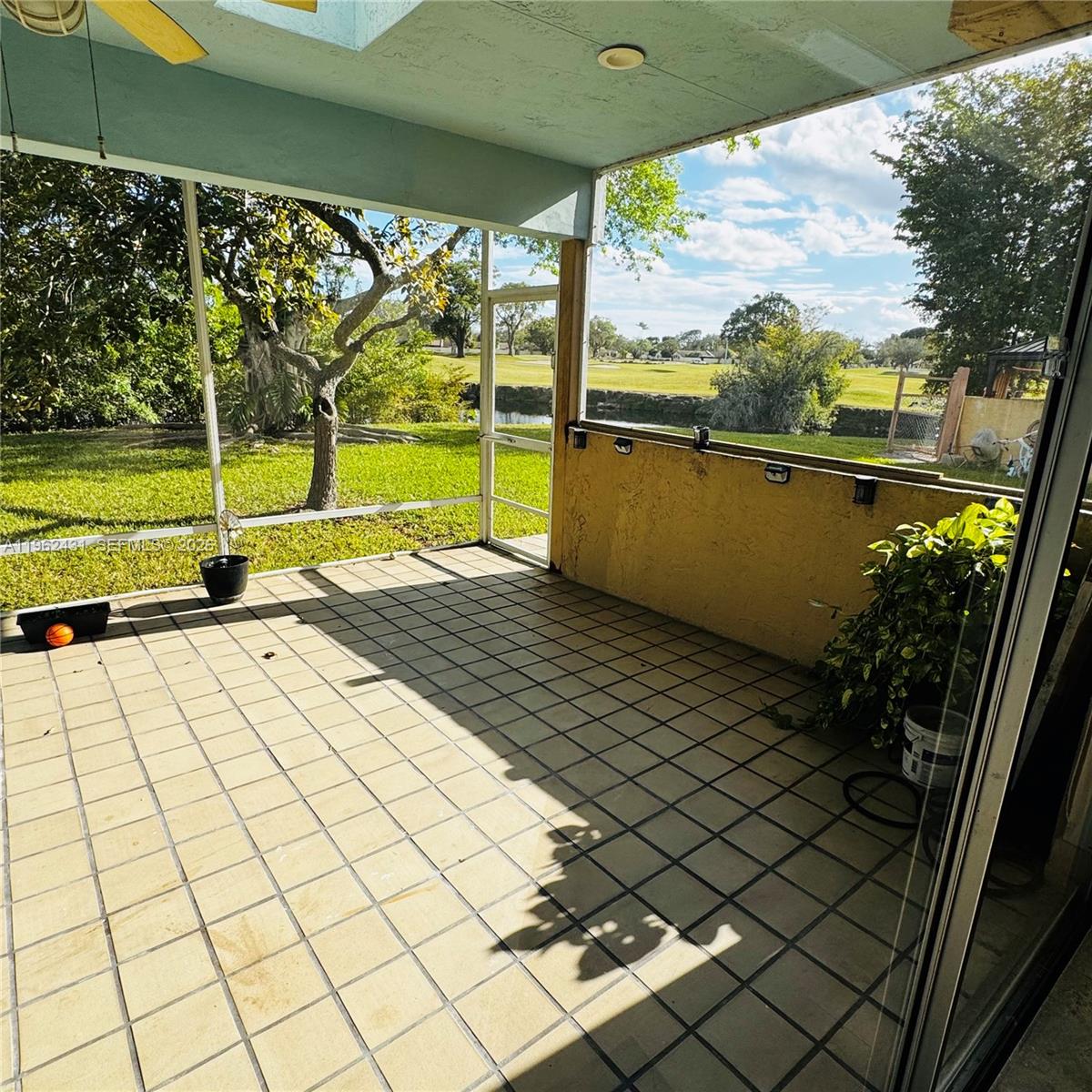 THE TWINS - Residential