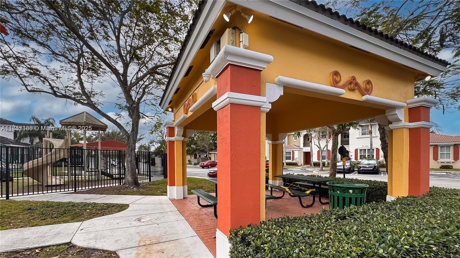 MARBELLA BAY - Residential