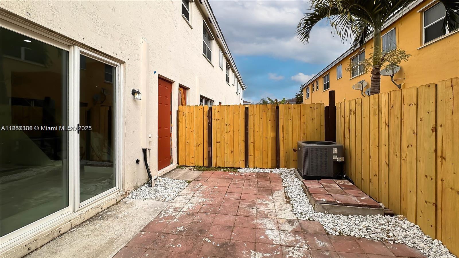 MARBELLA BAY - Residential