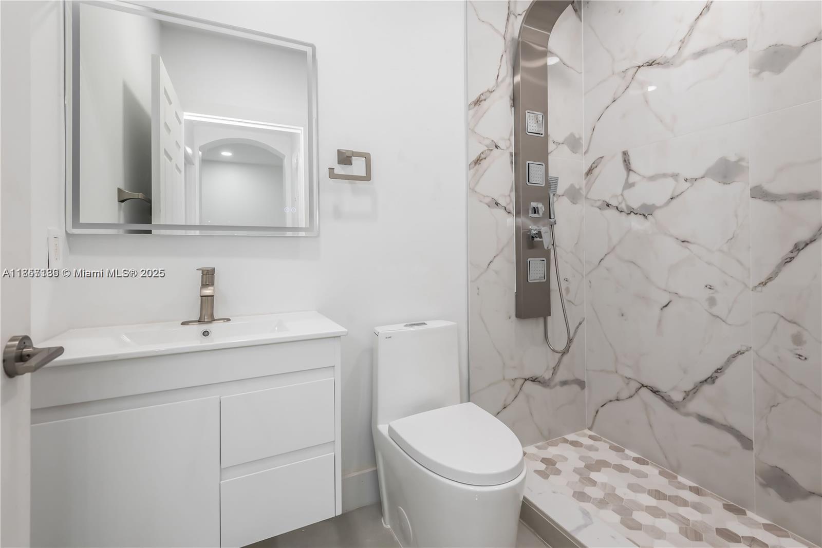 MARBELLA BAY - Residential