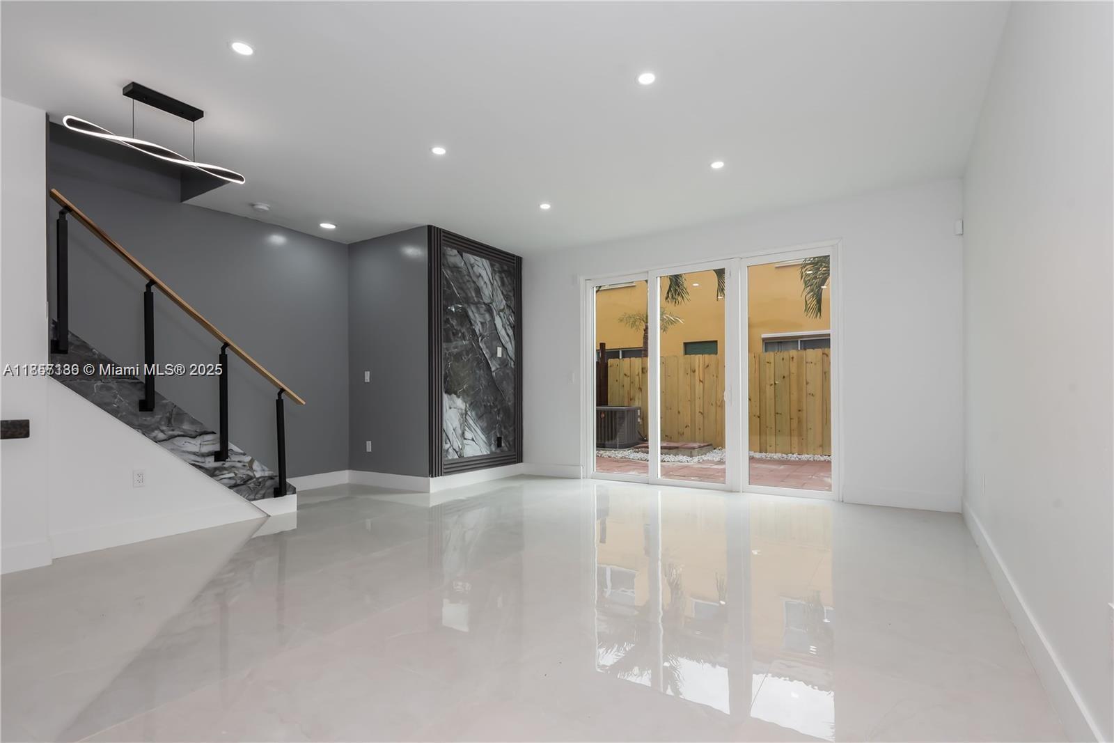 MARBELLA BAY - Residential