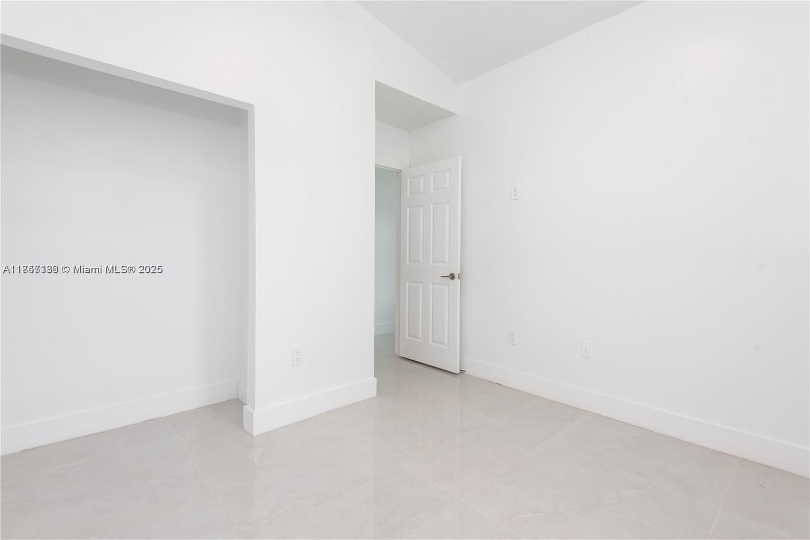 MARBELLA BAY - Residential