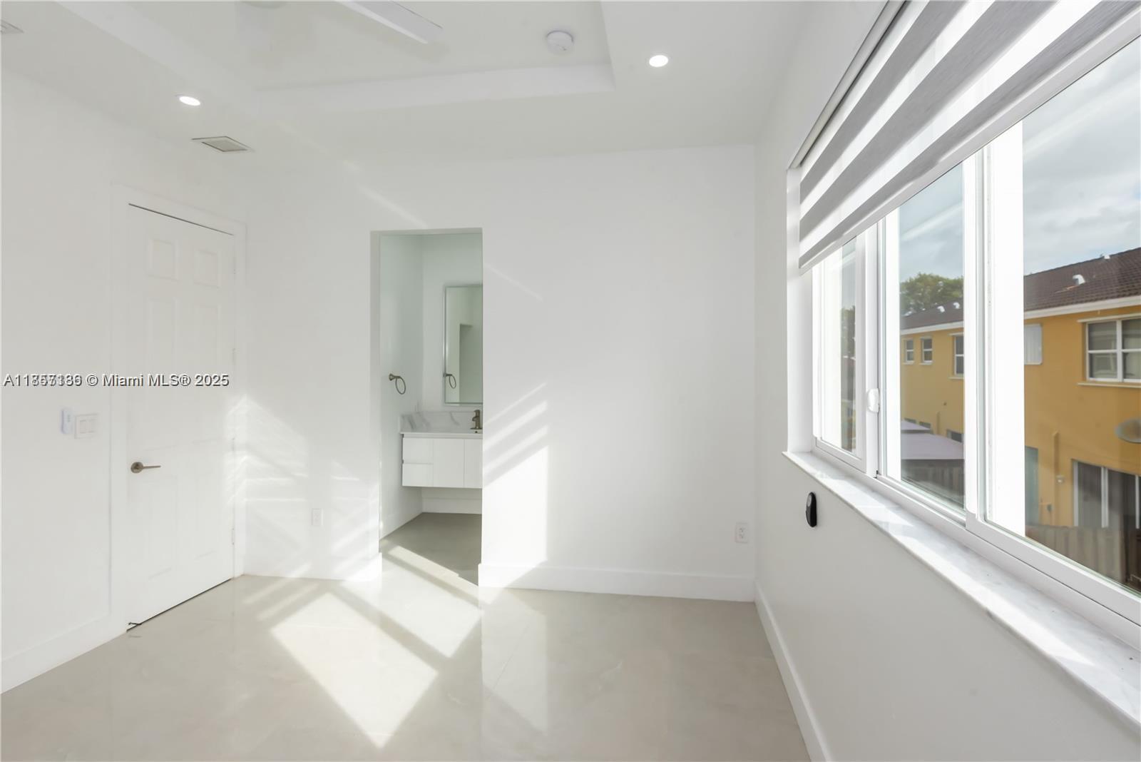 MARBELLA BAY - Residential