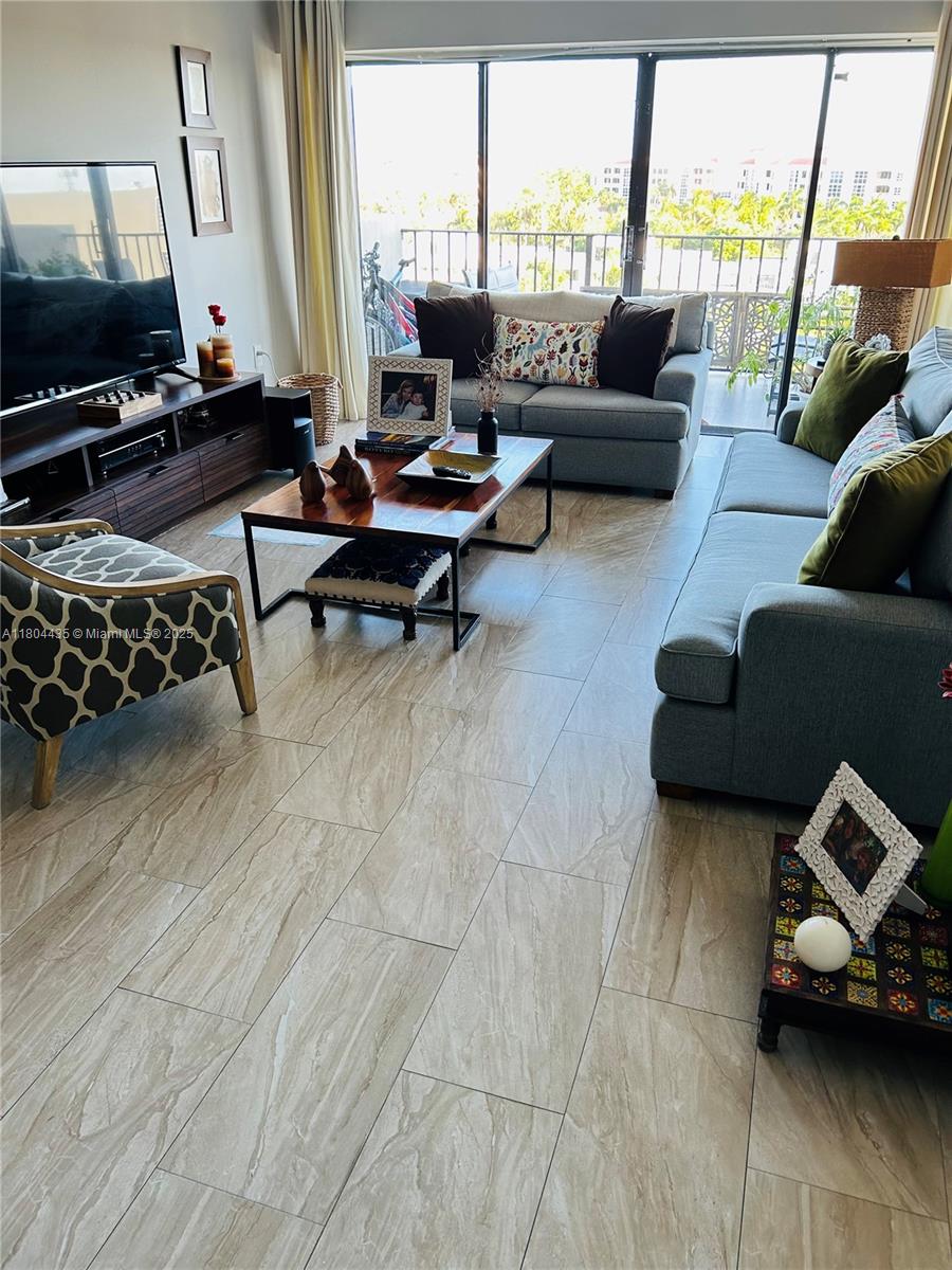 KEY BISC AMBASSADOR CONDO - Residential
