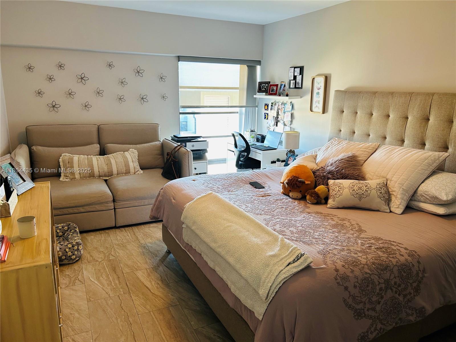 KEY BISC AMBASSADOR CONDO - Residential
