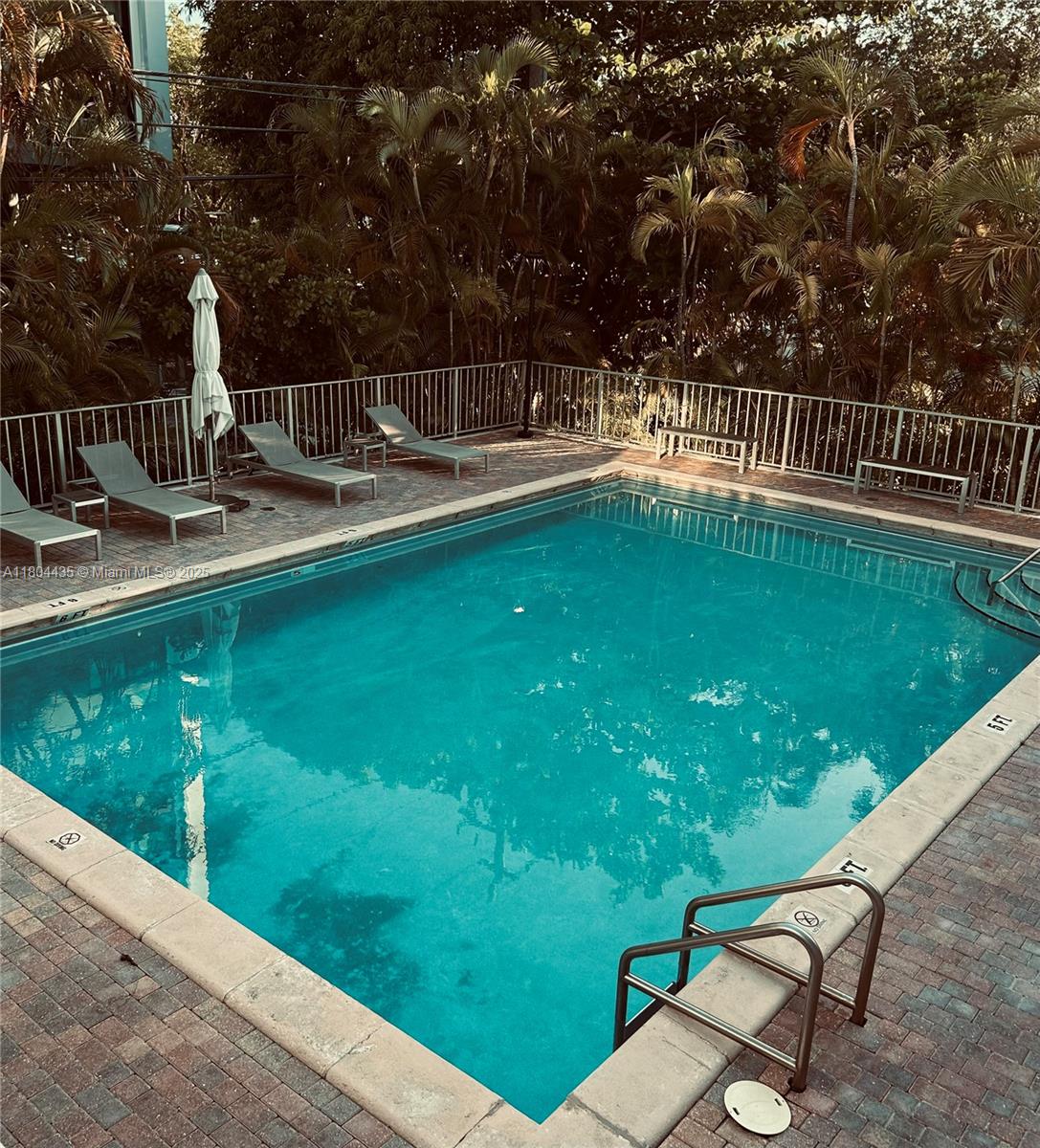 KEY BISC AMBASSADOR CONDO - Residential