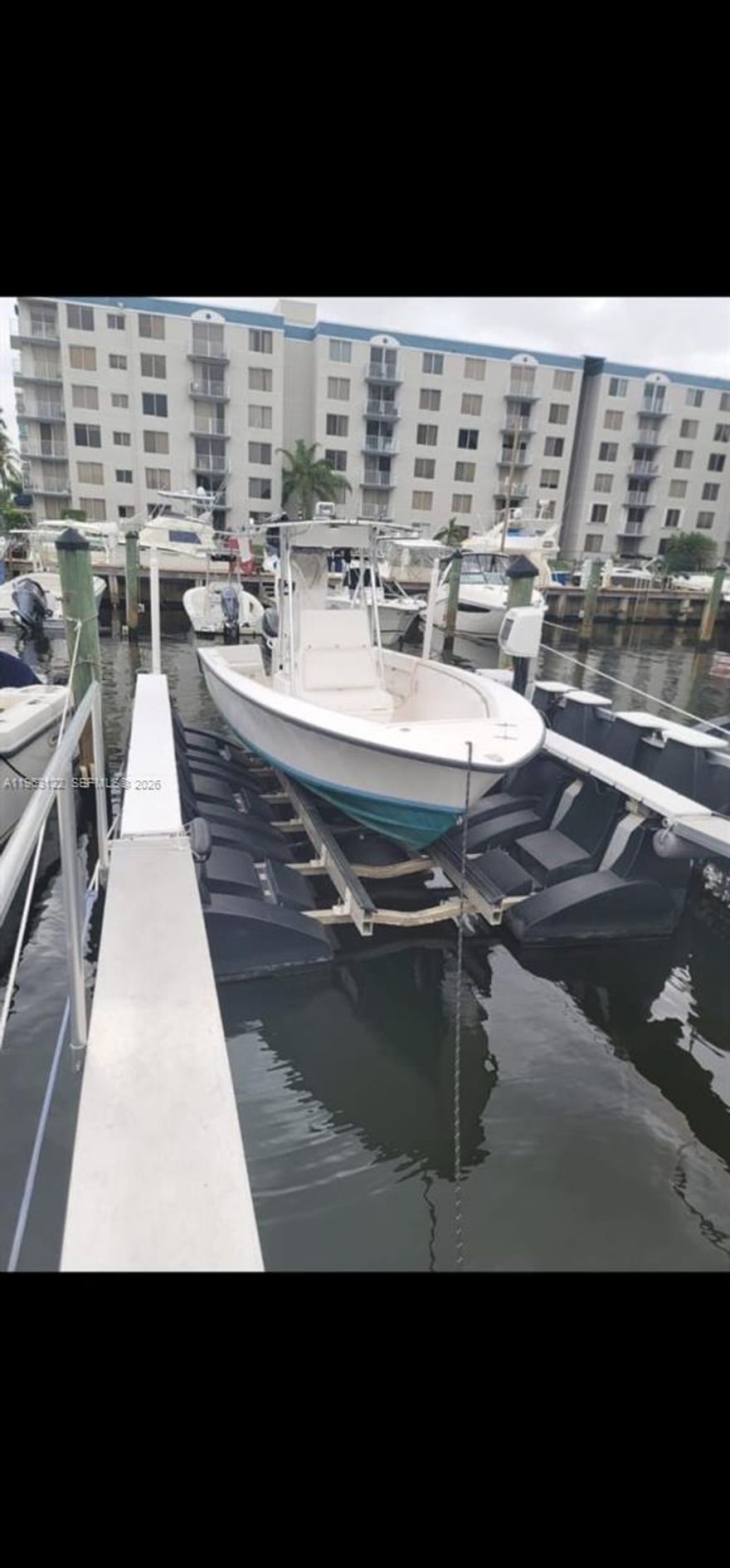 Boat Dock with Inflatable Boat lift available for Rent and immediate usage. Slip located right across the street from River Landing on the Miami River providing great protection during storms. Can accommodate up to a 33 foot vessel. Fast association approval.