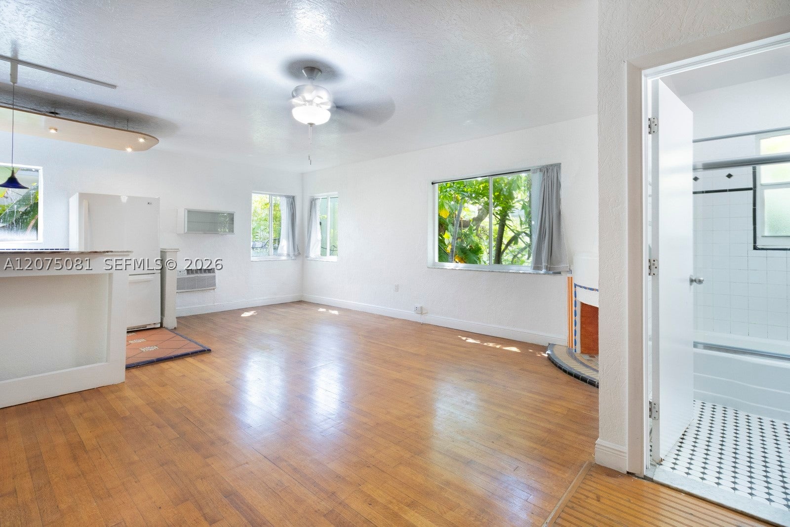 1525 Meridian Ave 209