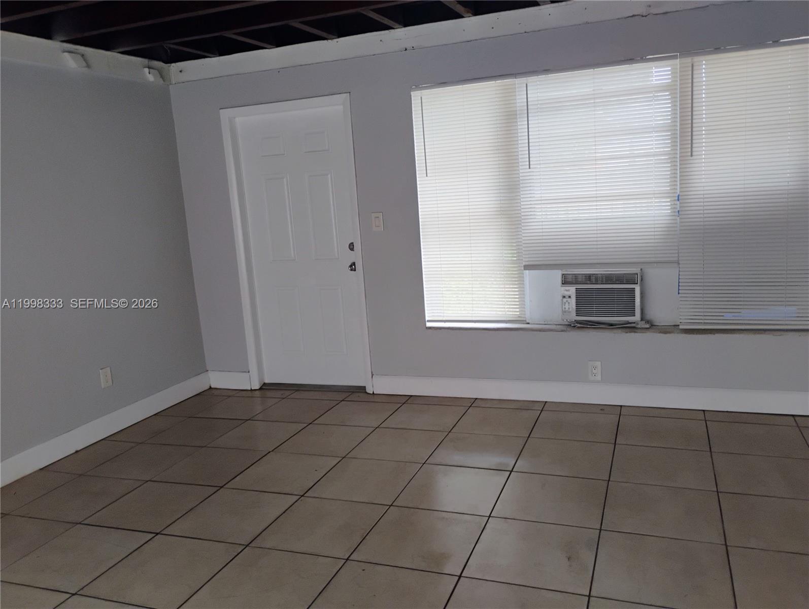NORTH HOLLYWOOD - Residential Lease