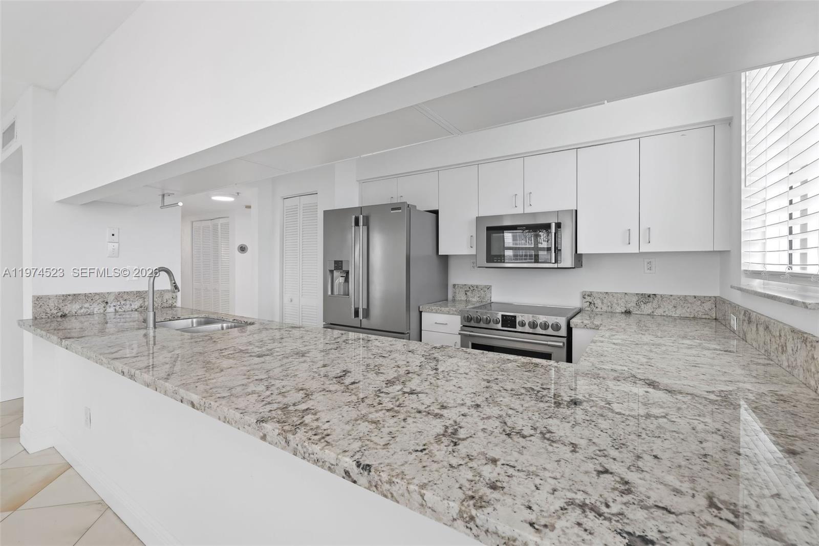 THE FLORIDIAN CONDO - Residential Lease