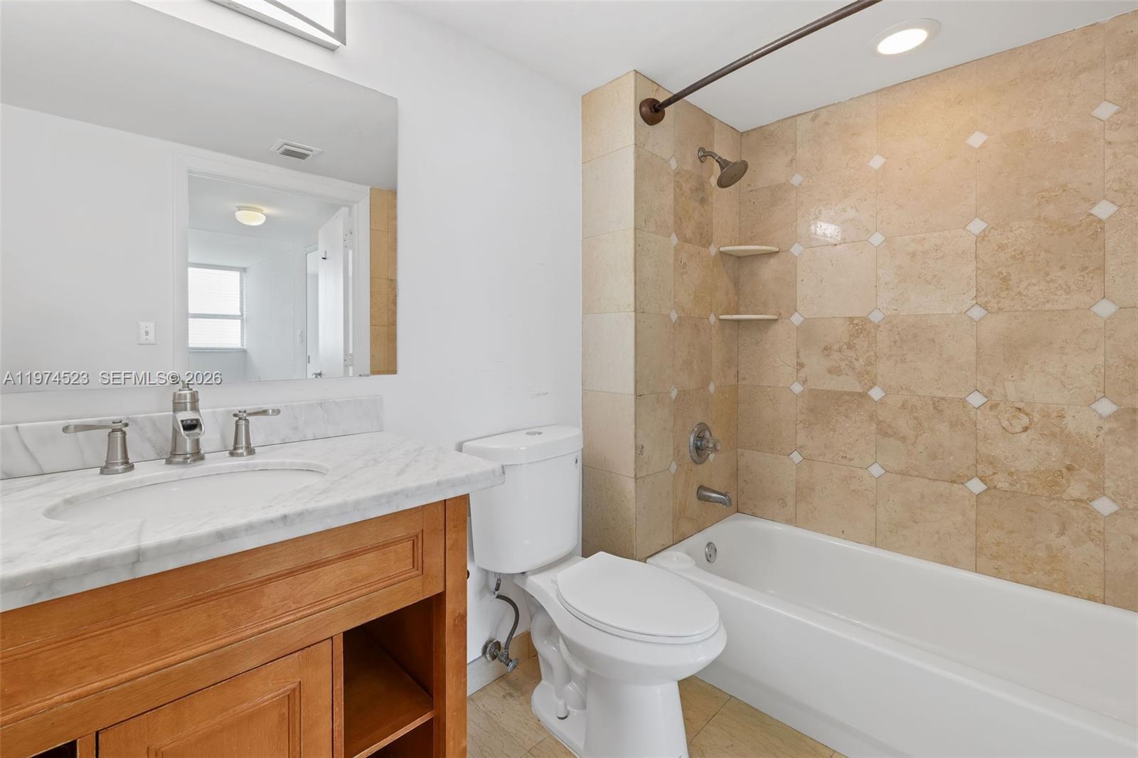 THE FLORIDIAN CONDO - Residential Lease