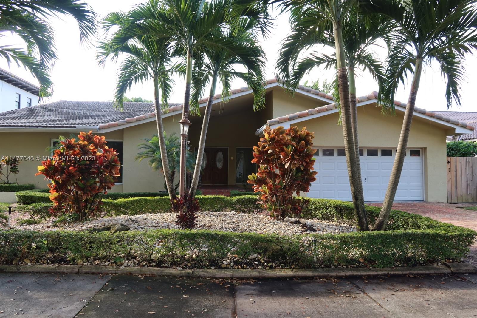 Property for Sale at 7920 Nw 168th Ter Ter, Miami Lakes, Miami-Dade County, Florida - Bedrooms: 4 
Bathrooms: 3  - $983,000