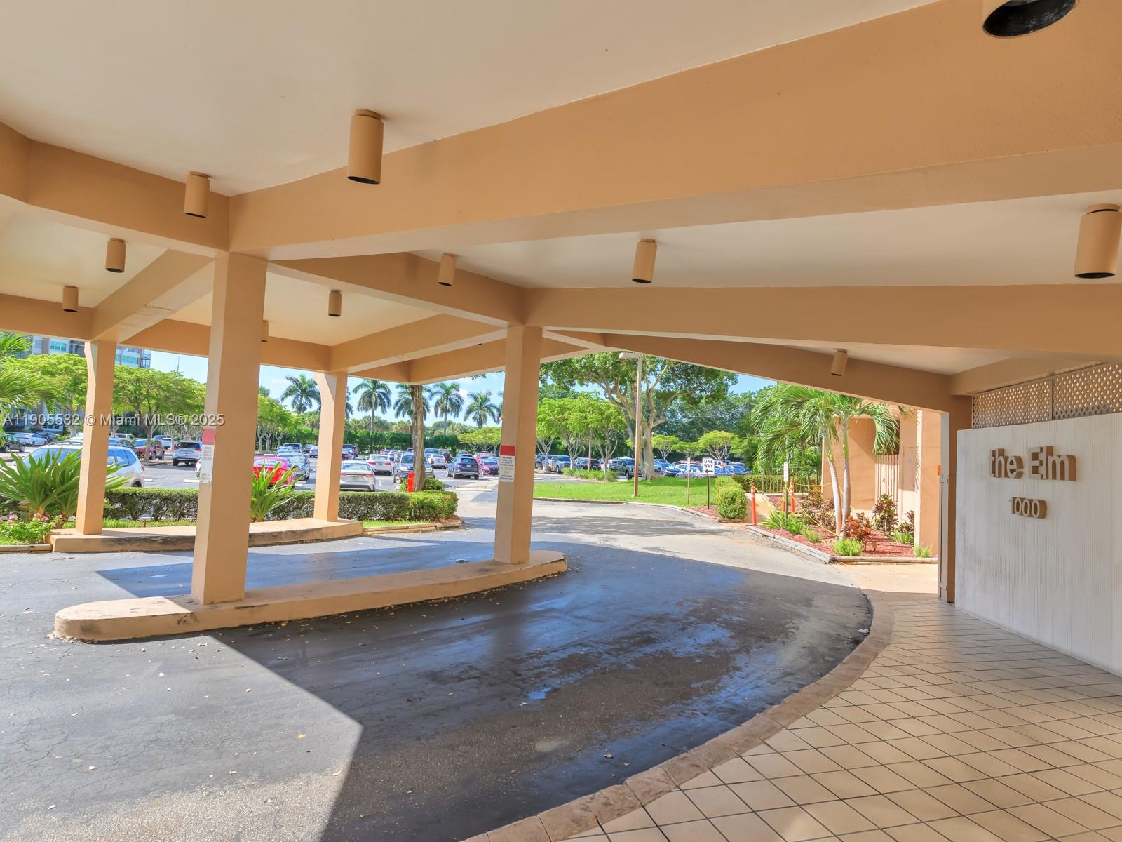 1000 Saint Charles Pl L4