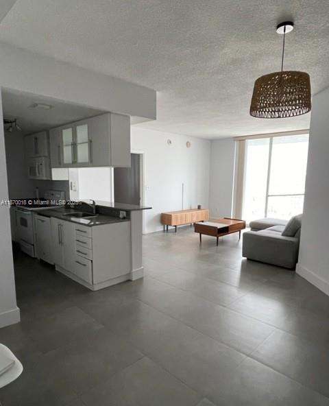 1800 BISCAYNE PLAZA CONDO - Residential