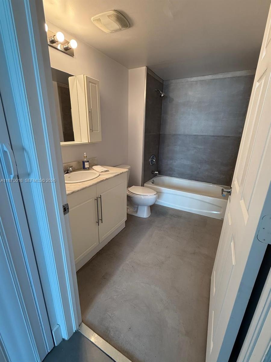 1800 BISCAYNE PLAZA CONDO - Residential