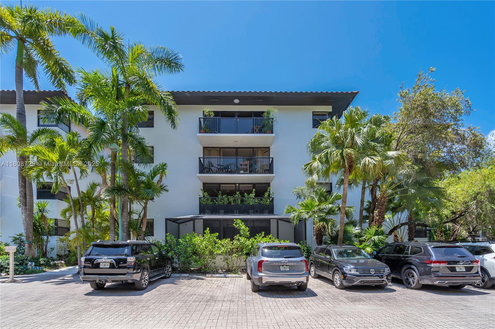 Property for Sale at 101 Ocean Lane Dr 4012, Key Biscayne, Miami-Dade County, Florida - Bedrooms: 3 
Bathrooms: 2  - $1,050,000