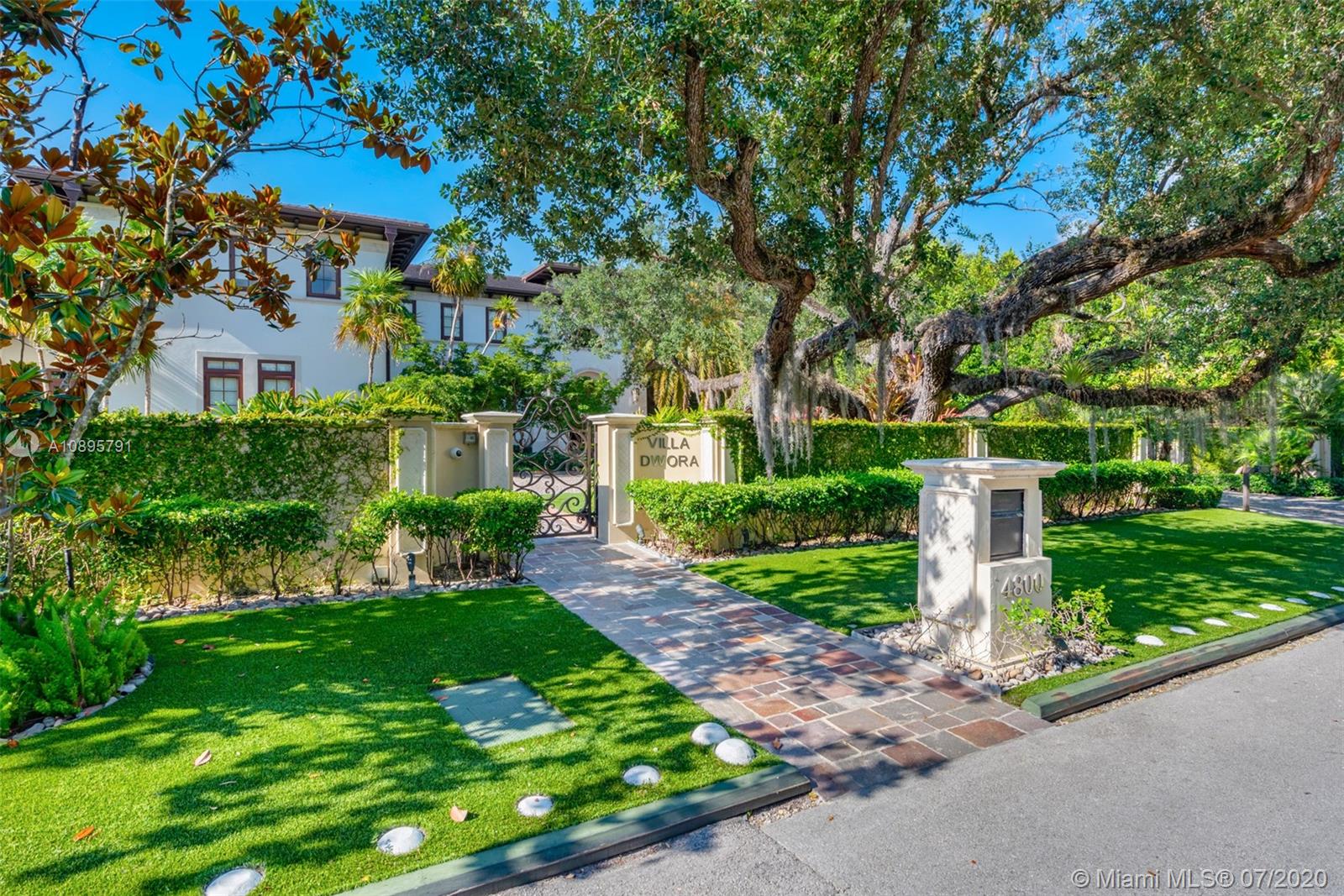 COCOA PLUM ESTS - Residential