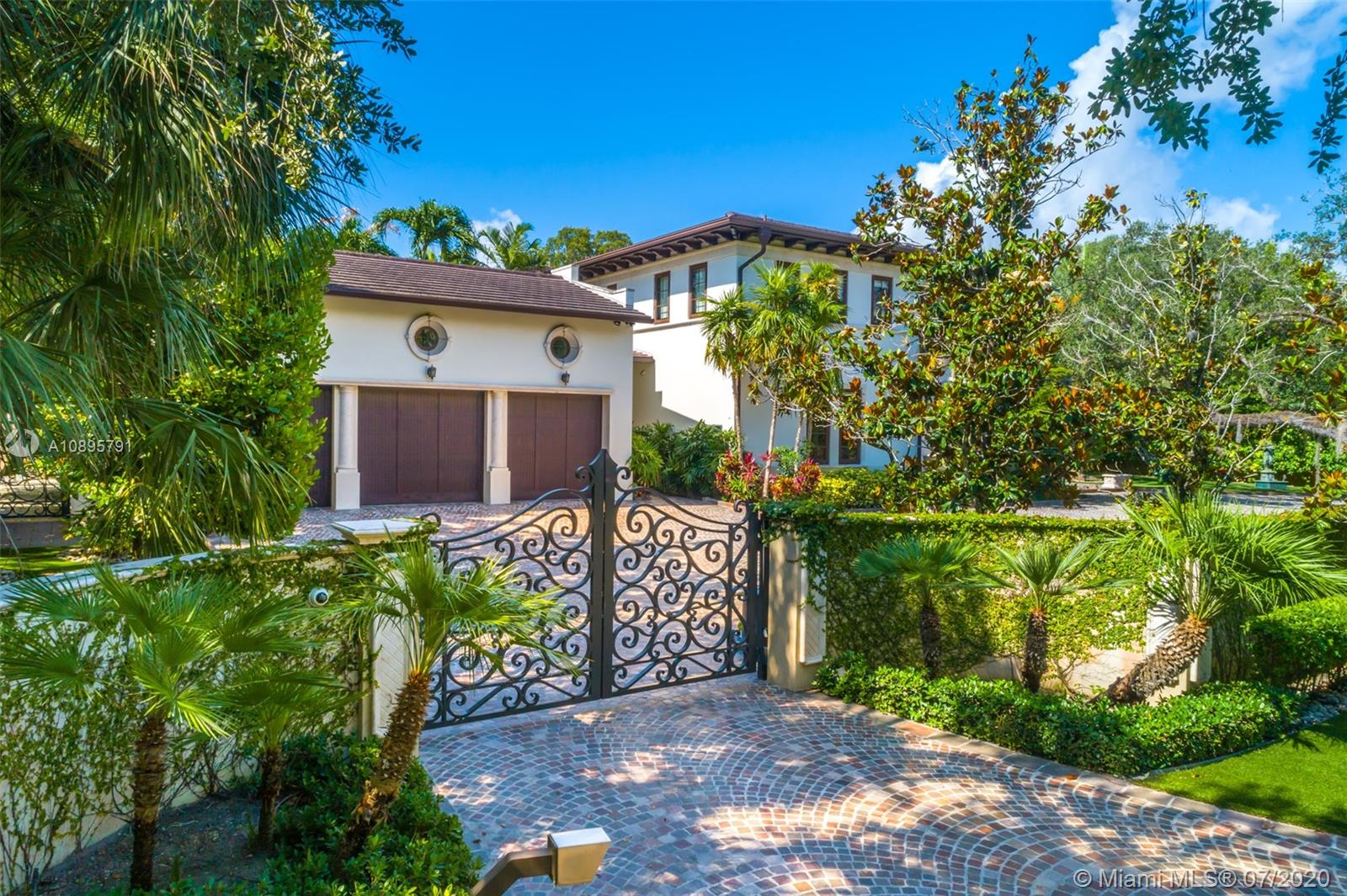 COCOA PLUM ESTS - Residential