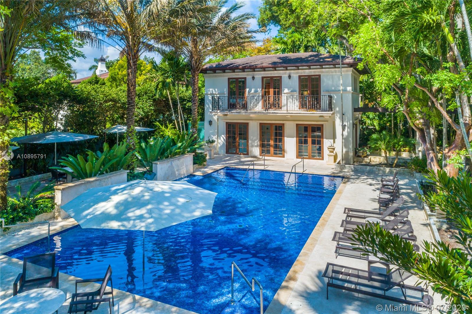 COCOA PLUM ESTS - Residential