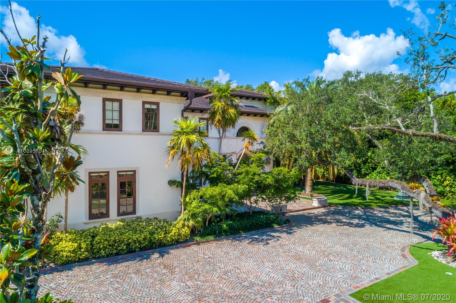 COCOA PLUM ESTS - Residential