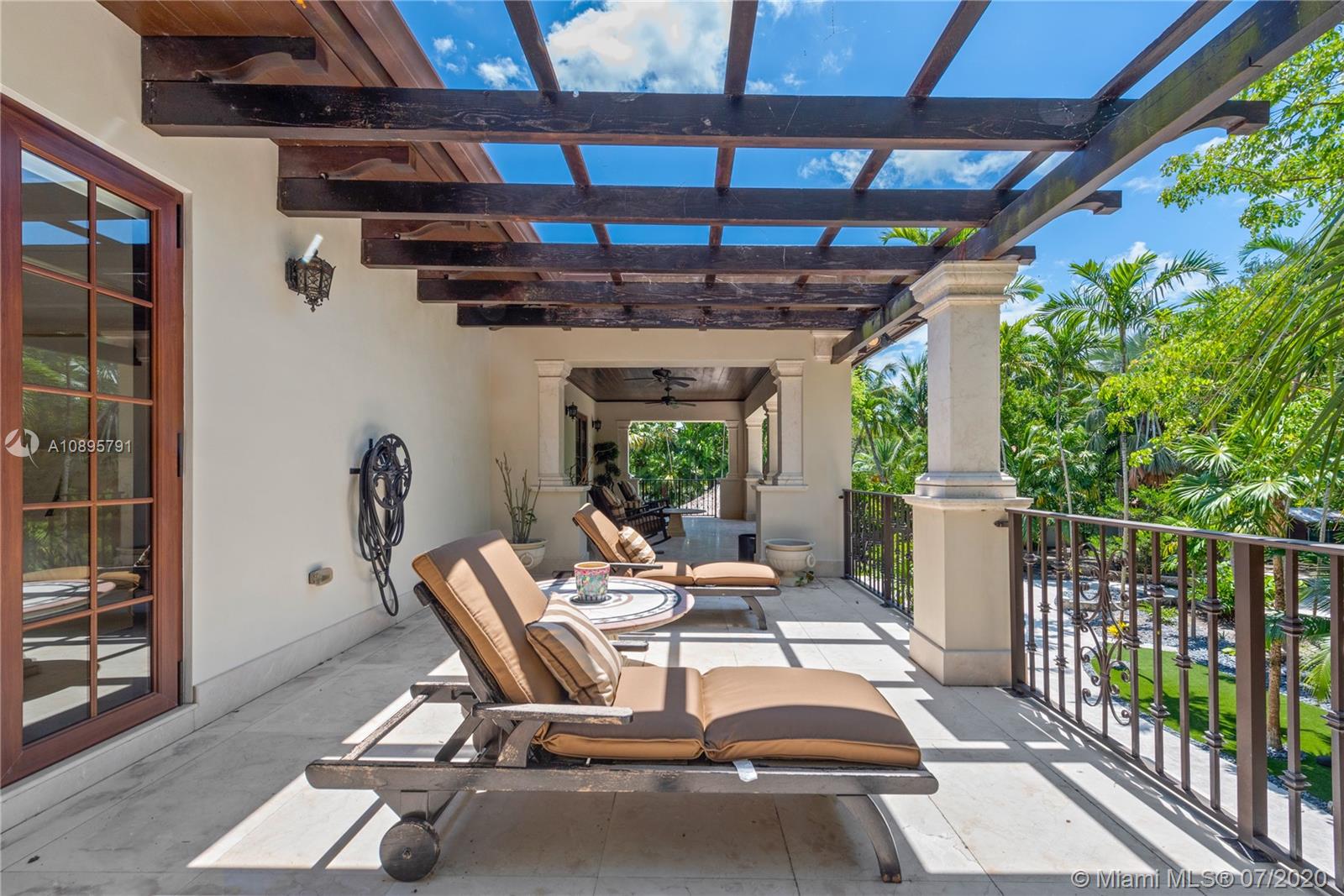 COCOA PLUM ESTS - Residential