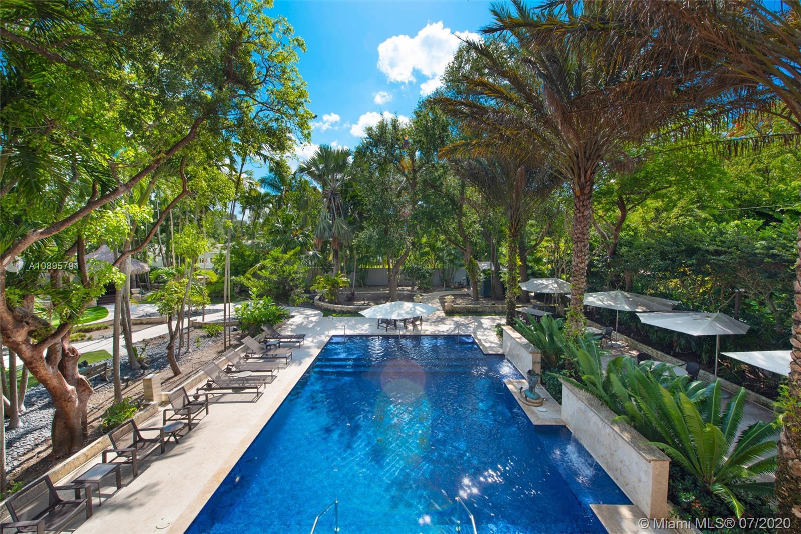 COCOA PLUM ESTS - Residential