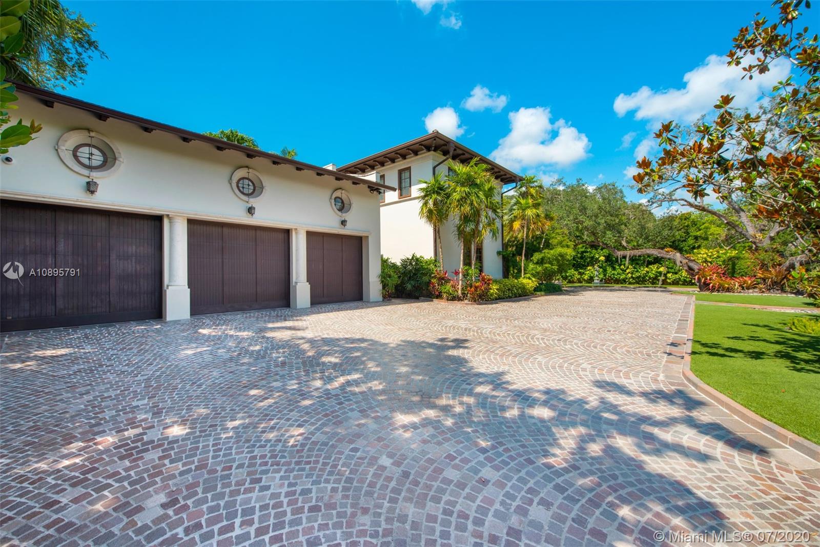 COCOA PLUM ESTS - Residential