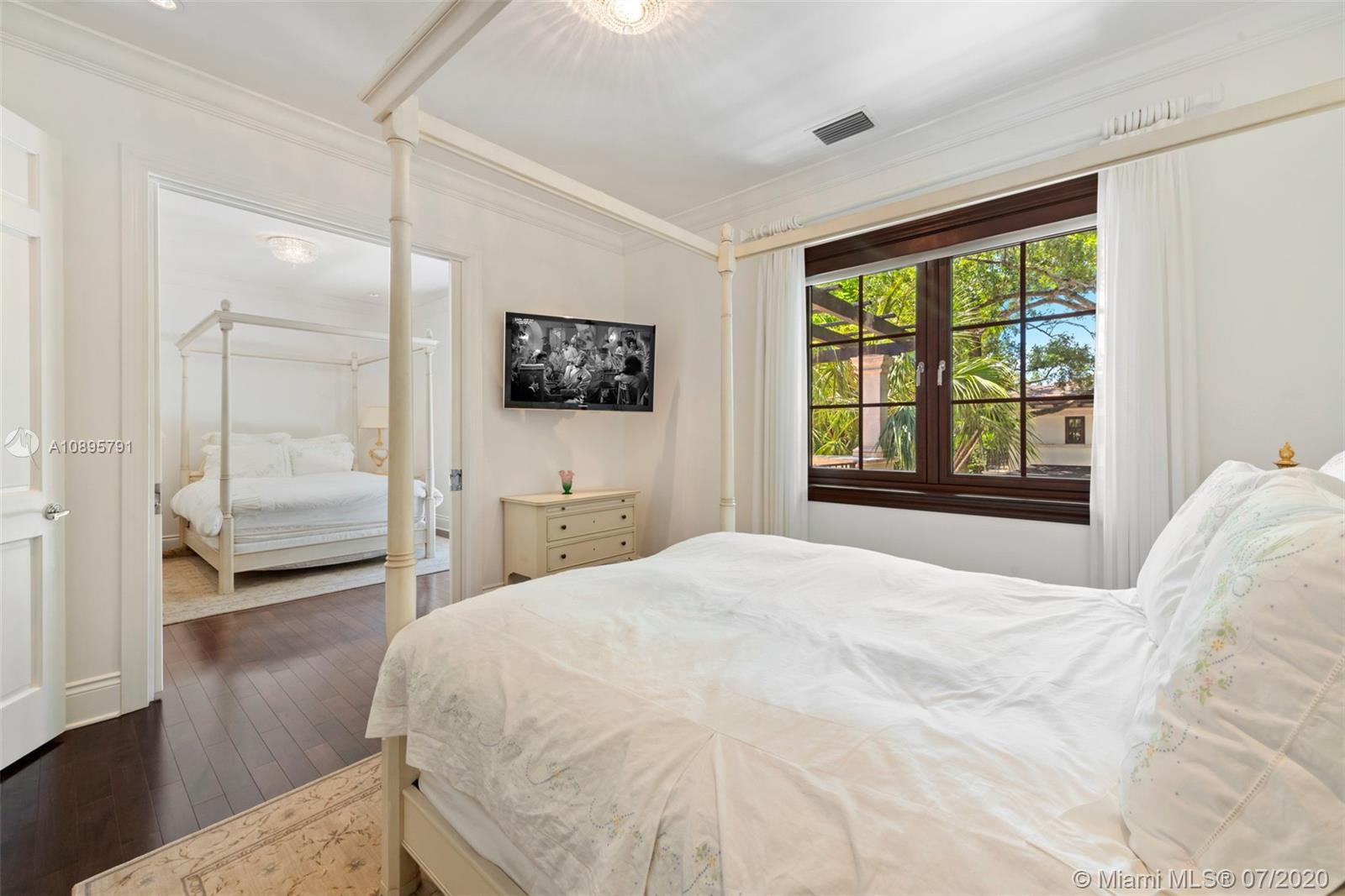 COCOA PLUM ESTS - Residential