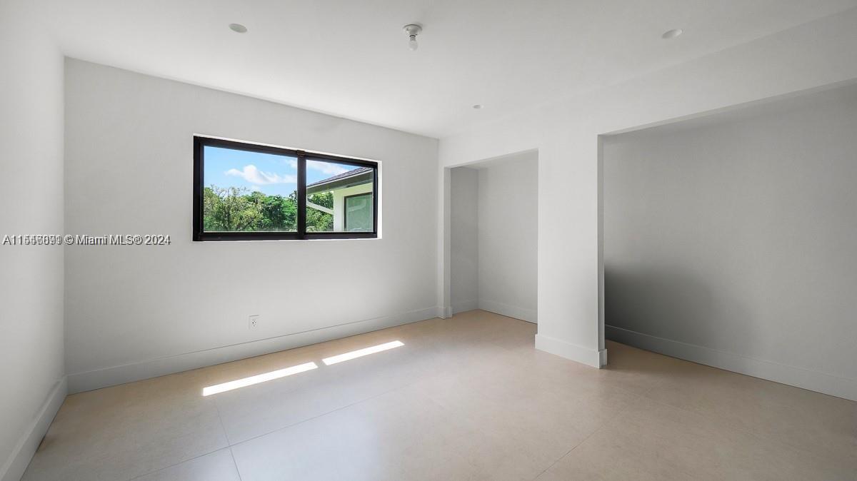 LAUREL OAKS EAST - Residential