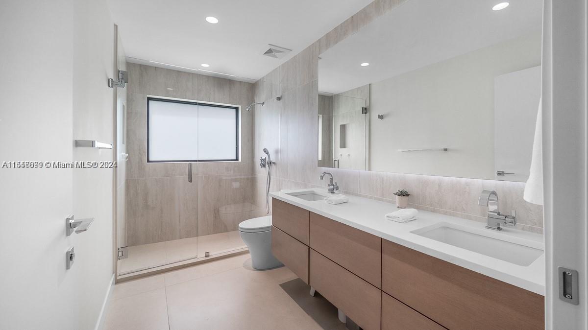 LAUREL OAKS EAST - Residential